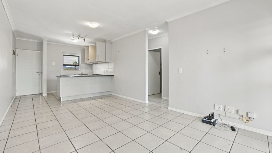 To Let 2 Bedroom Property for Rent in Lemoenkloof Western Cape